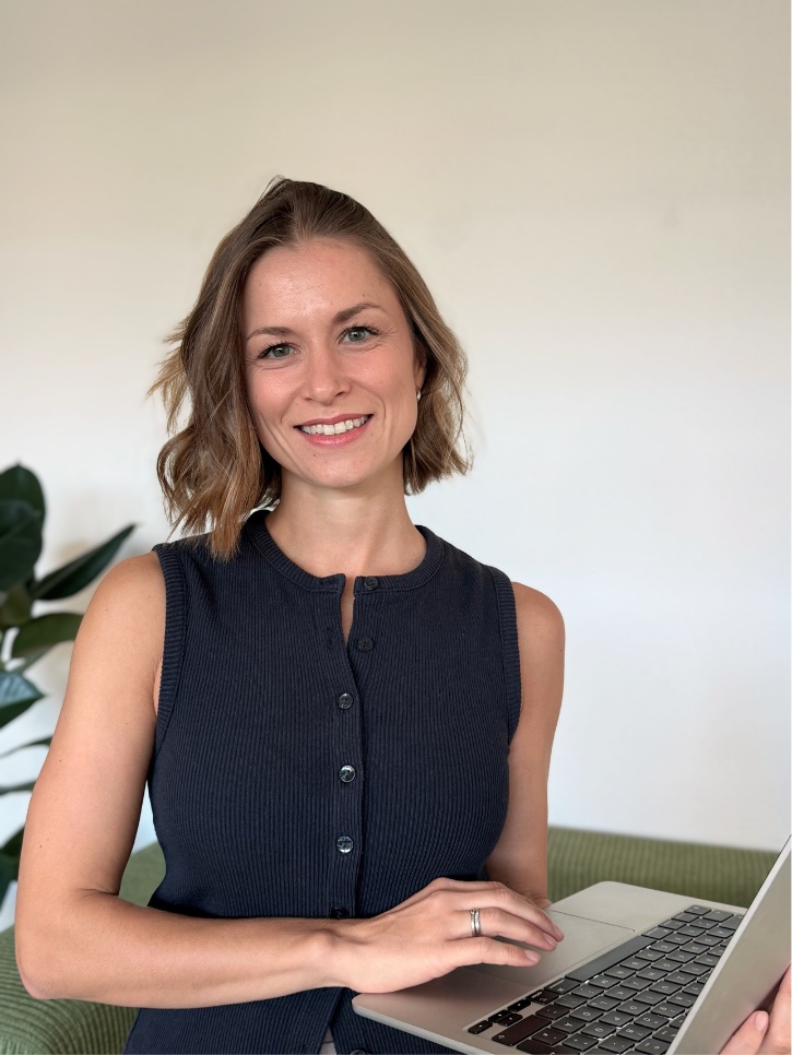 Franziska Pargmann mit Laptop