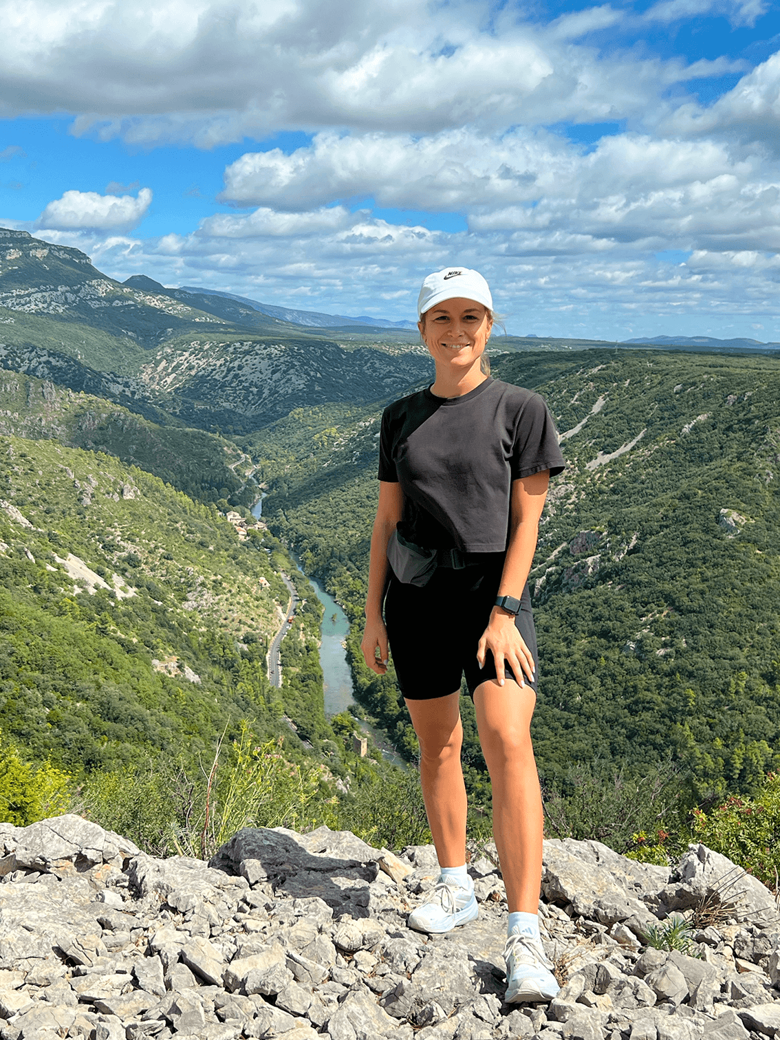 Franziska Pargmann beim Wandern in den Bergen